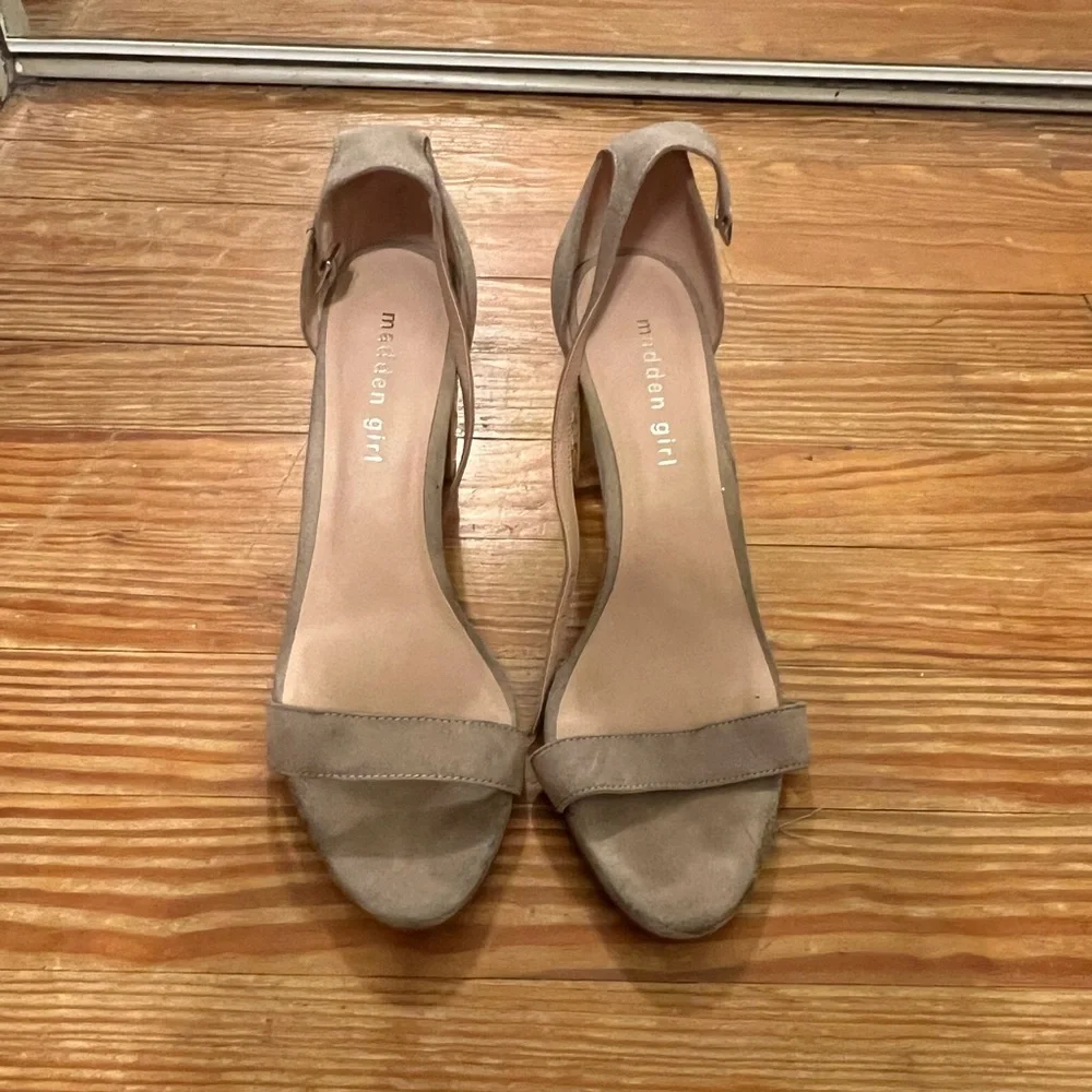 Heels - Picture 1 of 4